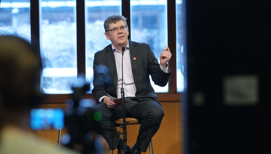 — Jeg syns den nye regjeringen bør sette som mål å ikke kun snakke om regionale målsetninger, sier Svein Stølen, rektor ved Universitetet i Oslo. — Jeg syns den nye regjeringen bør sette som mål å ikke kun snakke om regionale målsetninger, sier Svein Stølen, rektor ved Universitetet i Oslo.