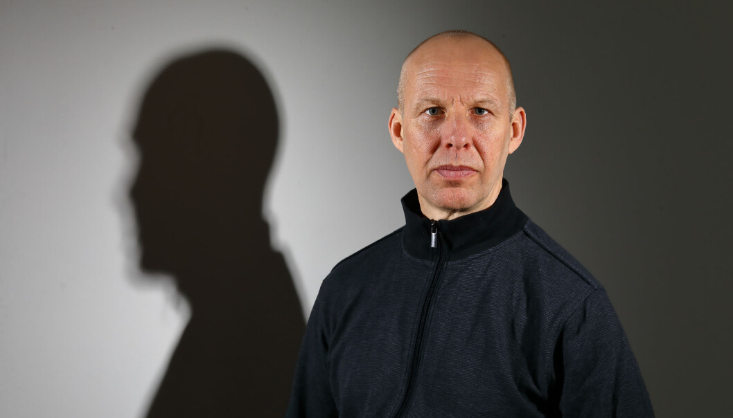 — Den polariseringen man har sett er skadelig for et samfunn. Og det er farlig for fri forskning. Jeg håper dette aldri vil skje i Norge, at man kan lære av dette og ikke gå i samme felle, sier Stefan Holgersson. — Den polariseringen man har sett er skadelig for et samfunn. Og det er farlig for fri forskning. Jeg håper dette aldri vil skje i Norge, at man kan lære av dette og ikke gå i samme felle, sier Stefan Holgersson.