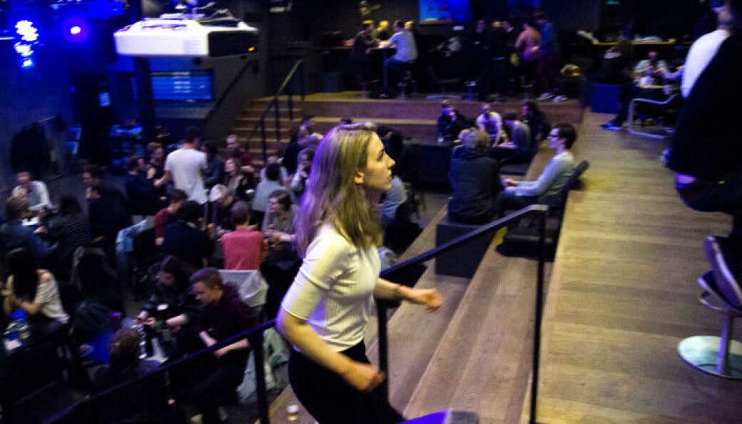 Khronos studentredaksjon kåret i 2017 studentpuben Escape på UiO til Oslos beste. Nå åpner universitetsledelsen for at studentpubene ved Universitetet i Oslo kan åpne igjen - innenfor trygge smittevernregler. Khronos studentredaksjon kåret i 2017 studentpuben Escape på UiO til Oslos beste. Nå åpner universitetsledelsen for at studentpubene ved Universitetet i Oslo kan åpne igjen - innenfor trygge smittevernregler.