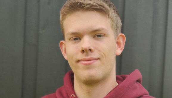 Magnus Brandt Lågøyr er medlem av partiet Sentrums programkomité og studerer internasjonale relasjoner ved Universitetet i Sheffield. Magnus Brandt Lågøyr er medlem av partiet Sentrums programkomité og studerer internasjonale relasjoner ved Universitetet i Sheffield.