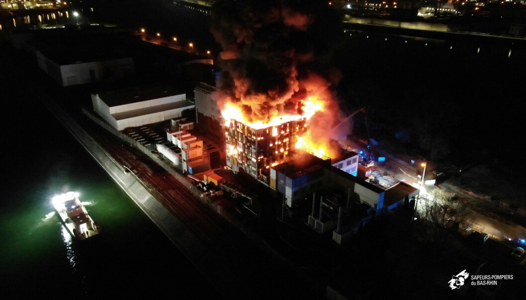 En heftig brann rammet i natt et stort datasenter i franske Strasbourg, hvor mange norske nettsider lå lagret.