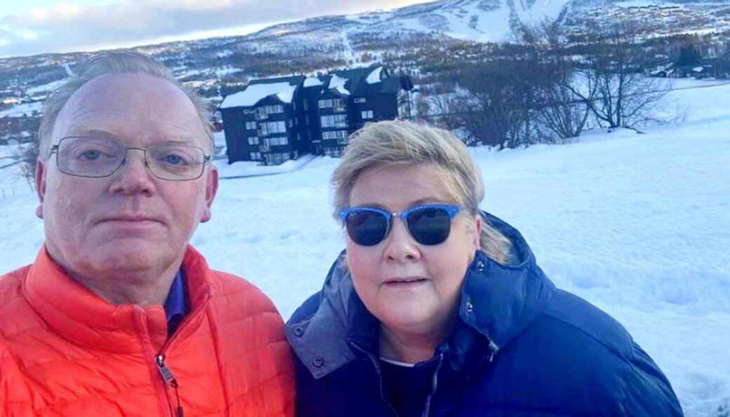 Statsminister Erna Solberg sammen med ektemannen Sindre Finnes under den berømte vinterferieturen til Geilo. Statsminister Erna Solberg sammen med ektemannen Sindre Finnes under den berømte vinterferieturen til Geilo.