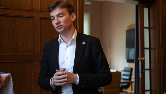Høyres Henrik Asheim sier de vil følge nøye med på høyere utdannings- og forskningspolitikken fra Stortinget. Mange dumper i veien for en ny høgskole på Nesna, mener han. Høyres Henrik Asheim sier de vil følge nøye med på høyere utdannings- og forskningspolitikken fra Stortinget. Mange dumper i veien for en ny høgskole på Nesna, mener han.