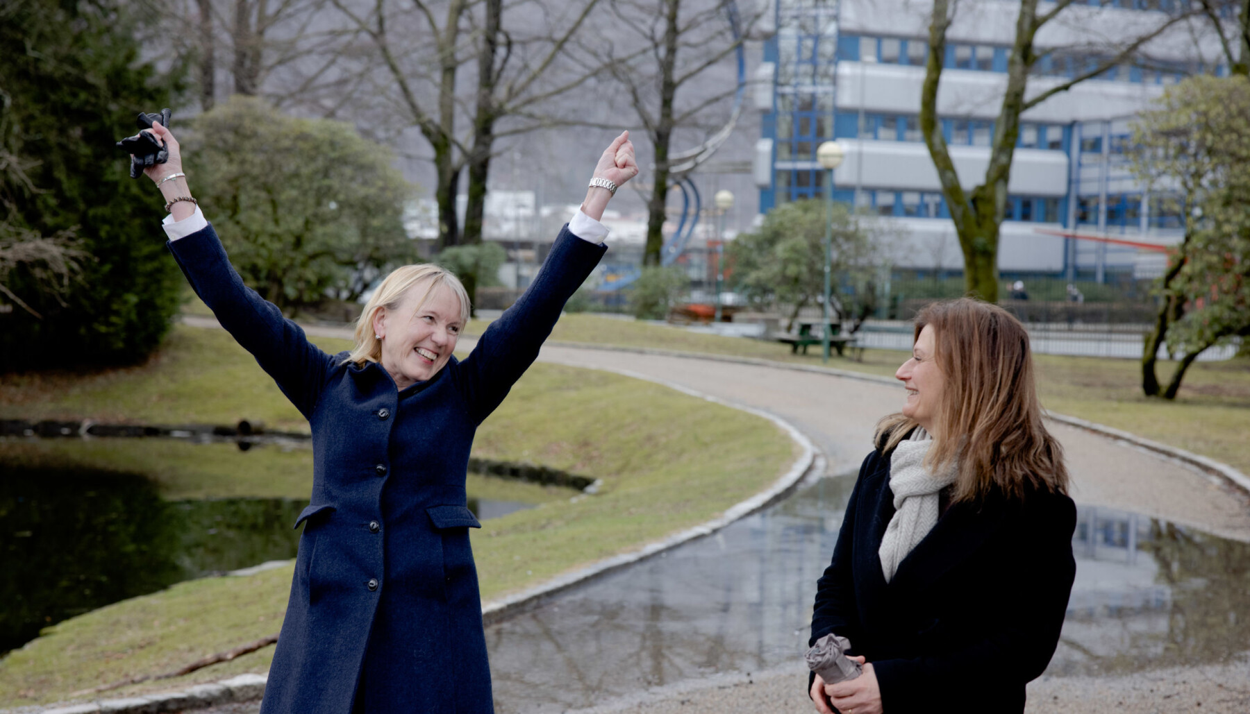 Seier'n er vår! Margareth Hagen er valgt til ny rektor ved Universitetet i Bergen fra 1.august 2021. Her sammen med Pinar Heggernes som blir prorektor i neste fireårsperiode. Seier'n er vår! Margareth Hagen er valgt til ny rektor ved Universitetet i Bergen fra 1.august 2021. Her sammen med Pinar Heggernes som blir prorektor i neste fireårsperiode.