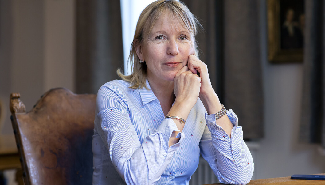 På plass i dei ærverdige lokala i Muséplassen 1 i Bergen. I det som ein gong var ein herskapsvilla, har rektor og resten av universitetsleiinga kontor. I tillegg er styrerommet her. På plass i dei ærverdige lokala i Muséplassen 1 i Bergen. I det som ein gong var ein herskapsvilla, har rektor og resten av universitetsleiinga kontor. I tillegg er styrerommet her.