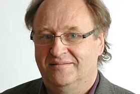 Professor ved UiB, Kjell Erik Lommerud, har regnet på hvor mye litt ekstra sommerferie faktisk vil koste i kroner og ører. Professor ved UiB, Kjell Erik Lommerud, har regnet på hvor mye litt ekstra sommerferie faktisk vil koste i kroner og ører.