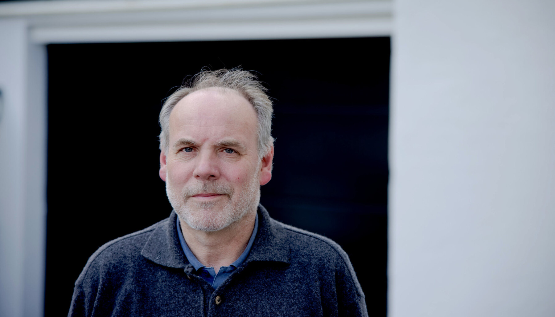 Tidlegare dekan og utdanningsdekan ved Det juridiske fakultetetet ved Universitetet i Bergen, professor Asbjørn Strandbakken, er ikkje nådig i si vurdering av dagens jussutdanning. Den jussutdanninga studentane vert tilbydde i dag er langt under pari av kva dei kan forvente, meiner han. Tidlegare dekan og utdanningsdekan ved Det juridiske fakultetetet ved Universitetet i Bergen, professor Asbjørn Strandbakken, er ikkje nådig i si vurdering av dagens jussutdanning. Den jussutdanninga studentane vert tilbydde i dag er langt under pari av kva dei kan forvente, meiner han.