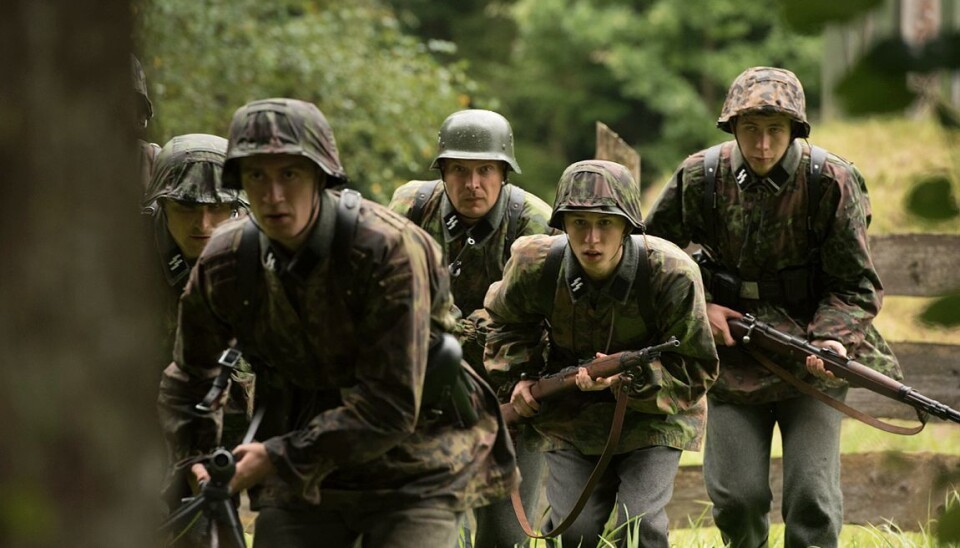 — Det er interessant å høyre om kvifor nordmenn trekte i tysk uniform. Men dei gjer det ikkje uimotsagt, som enkelte feilaktig hevdar, seier regissør og produsent av «Frontkjempere», Aleksander Kristiansen. — Det er interessant å høyre om kvifor nordmenn trekte i tysk uniform. Men dei gjer det ikkje uimotsagt, som enkelte feilaktig hevdar, seier regissør og produsent av «Frontkjempere», Aleksander Kristiansen.
