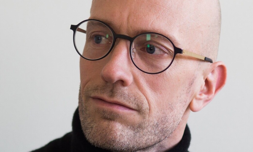 I tillegg til behovet for å tilfredsstille krav i lover og forskrifter kommer behovet for å tilfredsstille uformelle krav fra samfunnet, samarbeidspartnere, studenter og ansatte, skriver Henrik Skaug Sætra. I tillegg til behovet for å tilfredsstille krav i lover og forskrifter kommer behovet for å tilfredsstille uformelle krav fra samfunnet, samarbeidspartnere, studenter og ansatte, skriver Henrik Skaug Sætra.