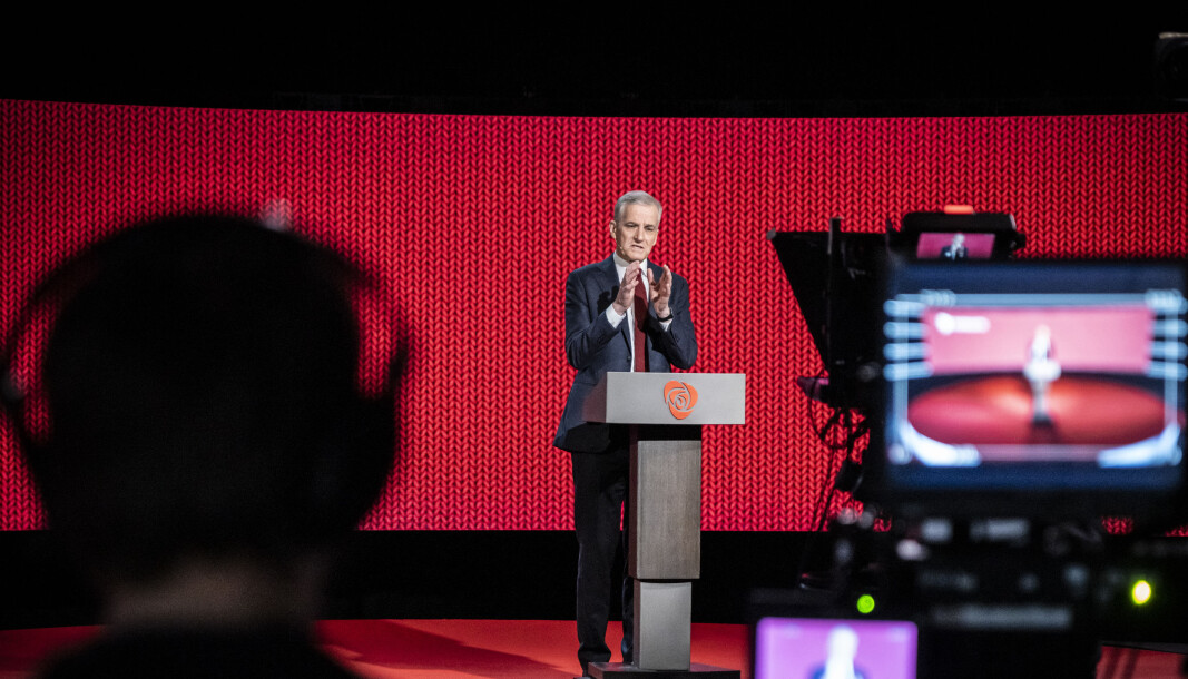 Partileder i Arbeiderpartiet, Jonas Gahr Støre, får motbør på sine forslag om desentral utdanning. Partileder i Arbeiderpartiet, Jonas Gahr Støre, får motbør på sine forslag om desentral utdanning.