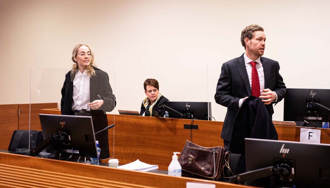 Regjeringsadvokat Kaija Bjelland, avdelingsdirektør i Helsedirektoratet Anne Farseth og regjeringsadvokat Torje Sunde like før retten blir satt fredag. Regjeringsadvokat Kaija Bjelland, avdelingsdirektør i Helsedirektoratet Anne Farseth og regjeringsadvokat Torje Sunde like før retten blir satt fredag.