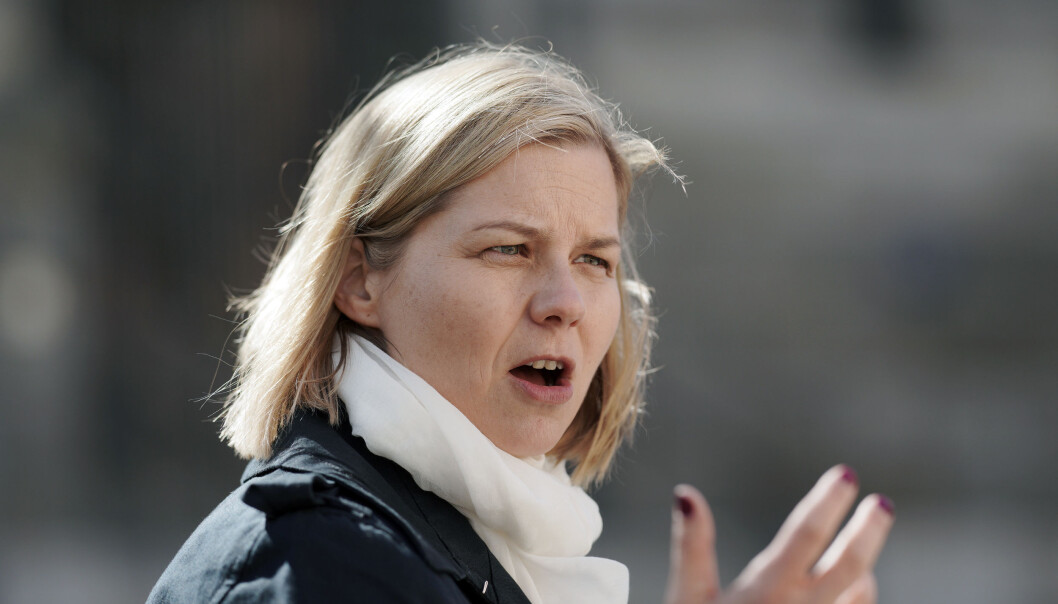 — Regjeringen har jobbet systematisk over tid for å utdanne flere lærere, med bedre gjennomføring, kompetansekrav og masterutdanning, sa kunnskaps- og integreringsminister Guri Melby (V) da SSBs fremskrivninger ble lagt frem. — Regjeringen har jobbet systematisk over tid for å utdanne flere lærere, med bedre gjennomføring, kompetansekrav og masterutdanning, sa kunnskaps- og integreringsminister Guri Melby (V) da SSBs fremskrivninger ble lagt frem.