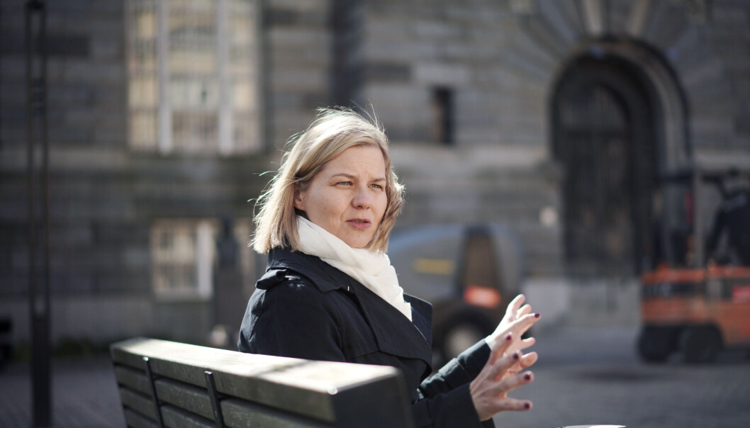 Kunnskaps- og integreringsminister Guri Melby (V) gjør ordningen med lærerspesialister permanent, og møter motstand fra Utdanningsforbundet. Kunnskaps- og integreringsminister Guri Melby (V) gjør ordningen med lærerspesialister permanent, og møter motstand fra Utdanningsforbundet.