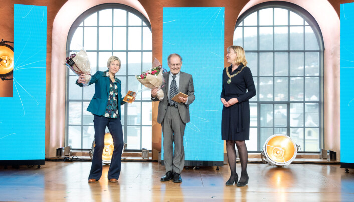 UiB-rektor Margareth Hagen kunne overrekka Christieprisen til Linda Eide og Gunnstein Akselberg. UiB-rektor Margareth Hagen kunne overrekka Christieprisen til Linda Eide og Gunnstein Akselberg.