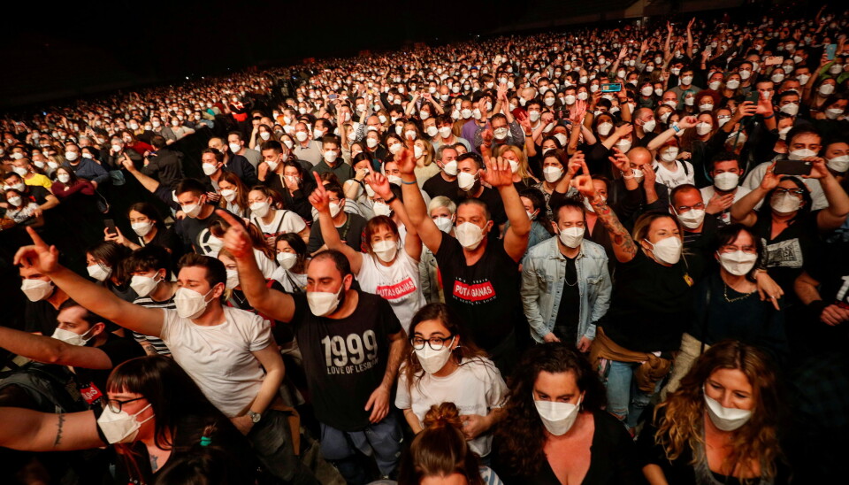 5000 hurtigtestede personer var tilstede på konsert med 'Love of Lesbian' i Barcelona i mars, som følge av en koronastudie. Reultatet - ingen påviste smittetilfeller - kan kanskje gi håp for mer fysisk undervisning av studenter ved universiteter og høgskoler i Norge, antyder norske helsemyndigheter.