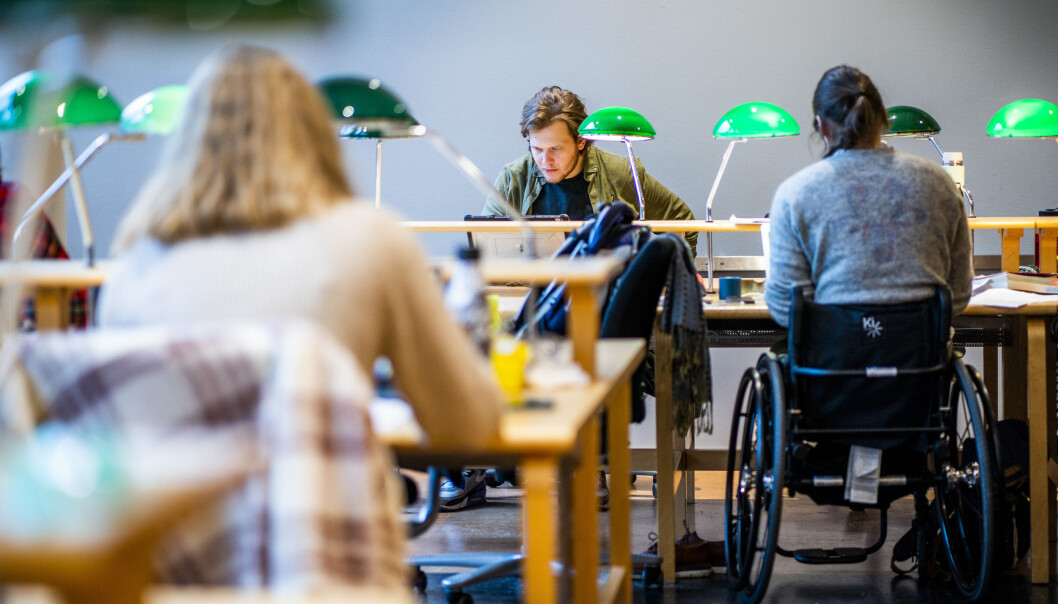 De fleste institusjonene har definert fusk i sitt lokale regelverk, og dette åpner for ulike regler og ulik praksis ved de ulike institusjonene, skriver innleggsforfatterne, som mener fusk bør reguleres i Universitets- og høgskoleloven. De fleste institusjonene har definert fusk i sitt lokale regelverk, og dette åpner for ulike regler og ulik praksis ved de ulike institusjonene, skriver innleggsforfatterne, som mener fusk bør reguleres i Universitets- og høgskoleloven.