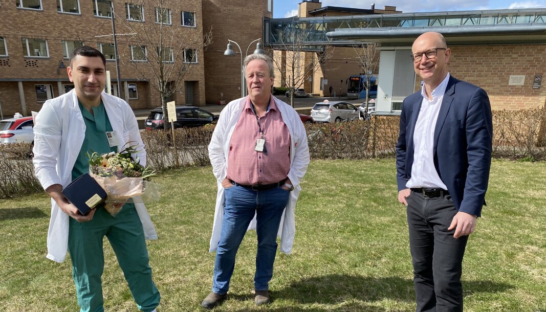 Davit Aghayan (til v.) sammen med sin veileder, professor Bjørn Edwin (i midten) og prodekan for forskning ved Det medisinske fakultet ved UiO, Jens Petter Berg, på markeringen for disputas nummer 5000. Davit Aghayan (til v.) sammen med sin veileder, professor Bjørn Edwin (i midten) og prodekan for forskning ved Det medisinske fakultet ved UiO, Jens Petter Berg, på markeringen for disputas nummer 5000.