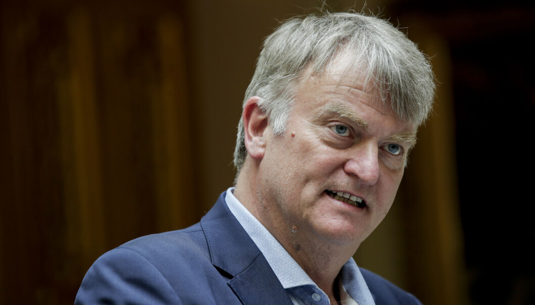 Me ønskjer at folk skal omskulera seg, seier høgrepolitikar Ove Trellevik, som vil ta opp saka til student Thomas Hellevang (45) som ikkje får sjukepengar, med si eiga regjering. Me ønskjer at folk skal omskulera seg, seier høgrepolitikar Ove Trellevik, som vil ta opp saka til student Thomas Hellevang (45) som ikkje får sjukepengar, med si eiga regjering.