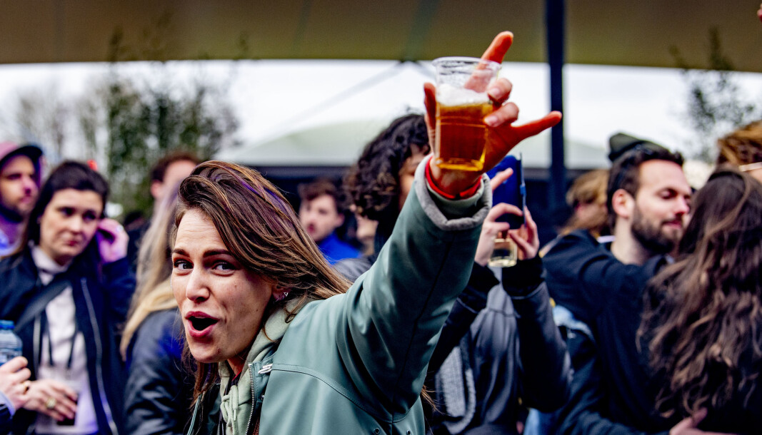 Full fest, men hva med forskningen? Fra en dansefestival i regi av Fieldlab i Biddinghuizen 20. mars. Full fest, men hva med forskningen? Fra en dansefestival i regi av Fieldlab i Biddinghuizen 20. mars.