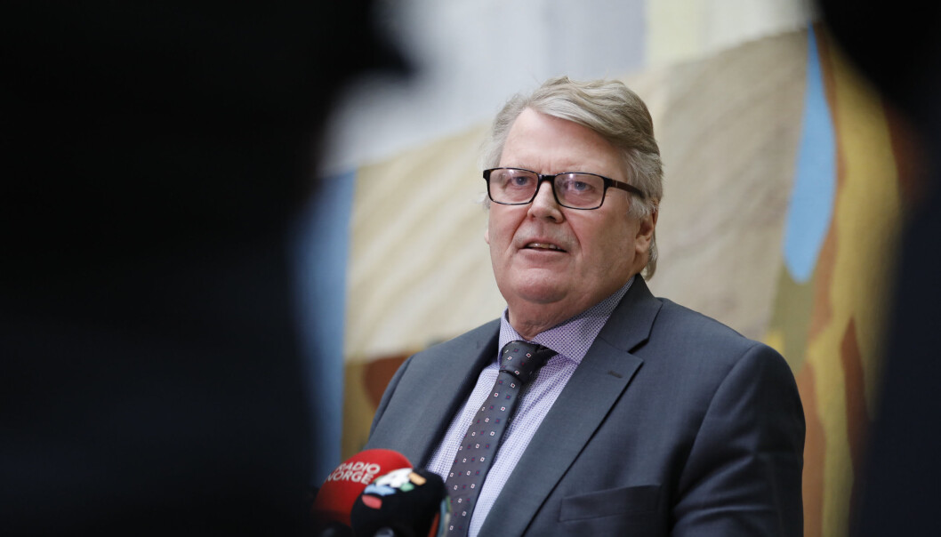 KrF vil oppheva heile gradsforskrifta - også for medisin. Det vedtok partiet på landsmøtet i helga. Men det er ikkje sikkert det vert ei endring allereie i år. KrF vil oppheva heile gradsforskrifta - også for medisin. Det vedtok partiet på landsmøtet i helga. Men det er ikkje sikkert det vert ei endring allereie i år.