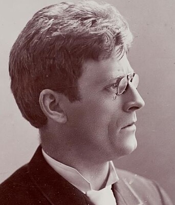 Knut Hamsun som forholdsvis ung mann. Forfattaren fekk eit langt liv. Knut Hamsun som forholdsvis ung mann. Forfattaren fekk eit langt liv.