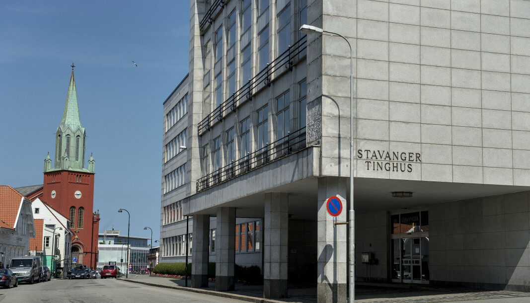 En Norce-ansatt møter arbeidsgiveren sin i retten i Stavanger tinghus. Det er satt av tre dager til rettssaken. En Norce-ansatt møter arbeidsgiveren sin i retten i Stavanger tinghus. Det er satt av tre dager til rettssaken.