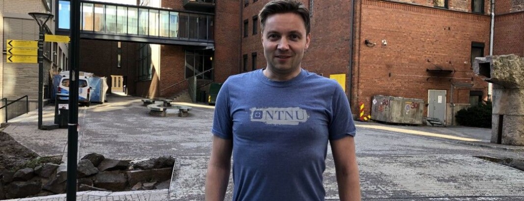 — Som student nå på 21. året vet jeg også veldig godt hvordan det er å være student og hvordan man utvikler god studentvelferd, sier NTNU-student Lars Føleide (40) som møter reaksjoner etter at han ble valgt inn som 5.vararepresentant til Velferdstinget. — Som student nå på 21. året vet jeg også veldig godt hvordan det er å være student og hvordan man utvikler god studentvelferd, sier NTNU-student Lars Føleide (40) som møter reaksjoner etter at han ble valgt inn som 5.vararepresentant til Velferdstinget.