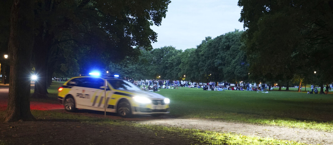 Fjorårets fadderuke fikk en trøblete start flere steder i landet og mange steder ble arrangementer avlyst etter sterk kritikk mot studentene for samlinger og fest. Her er mange unge samlet i Frognerparken i Oslo i forbindelse med fadderuka 2020. Fjorårets fadderuke fikk en trøblete start flere steder i landet og mange steder ble arrangementer avlyst etter sterk kritikk mot studentene for samlinger og fest. Her er mange unge samlet i Frognerparken i Oslo i forbindelse med fadderuka 2020.