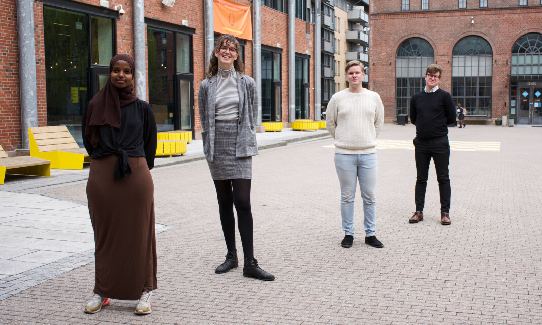 Det nyvalgte Arbeidsutvalget ved OsloMet . Fra venstre:Hilal Shide Gure (nestleder), Åse Berg Dybvik, Rolf Martin Aspenes (leder), Isak Grov Diesen. Det nyvalgte Arbeidsutvalget ved OsloMet . Fra venstre:Hilal Shide Gure (nestleder), Åse Berg Dybvik, Rolf Martin Aspenes (leder), Isak Grov Diesen.