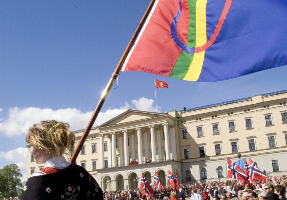 Samer protesterer mot at flagget er forbudt i 17. mai-toget, samisk flagg, Slottsplassen Oslo.
