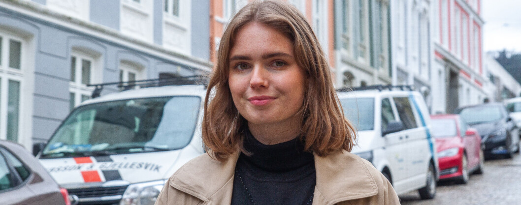 Julie Strand Klausen synes det er kjipt å ikke bli prioritert i vaksinekøen. Julie Strand Klausen synes det er kjipt å ikke bli prioritert i vaksinekøen.
