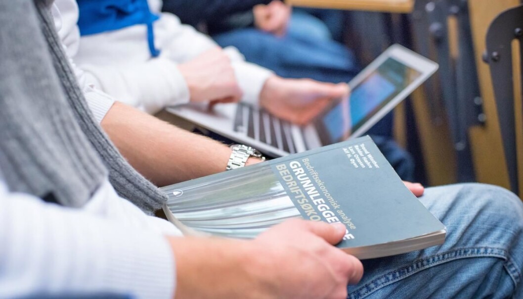 Handelshøyskolen ved UiA skal ha ny dekan, etter at Kristin Wallevik går til toppjobben i Norce. Her fra en forelesning ved Institutt for økonomi,. Handelshøyskolen ved UiA skal ha ny dekan, etter at Kristin Wallevik går til toppjobben i Norce. Her fra en forelesning ved Institutt for økonomi,.