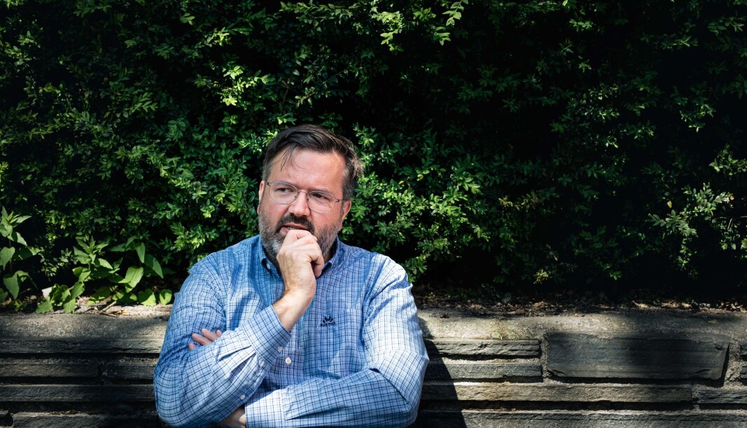 Studieleder Geir Aaserud, i ledergruppen ved Institutt for barnehagelærerutdanning ved OsloMet, reagerte sammen med flere andre ansatte på¨ faktagranskeres krav om å signere en omfattende taushetserklæring om sin egen varslingssak. Nå har granskerne og OsloMet-ledelsen snudd. Studieleder Geir Aaserud, i ledergruppen ved Institutt for barnehagelærerutdanning ved OsloMet, reagerte sammen med flere andre ansatte på¨ faktagranskeres krav om å signere en omfattende taushetserklæring om sin egen varslingssak. Nå har granskerne og OsloMet-ledelsen snudd.