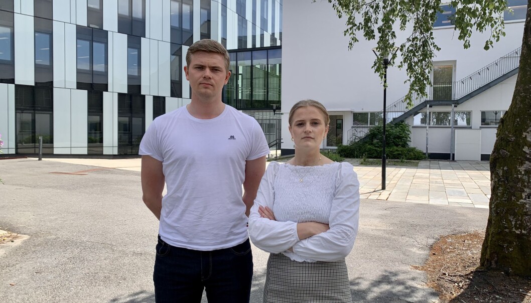Leder Stine Sisselsdotter Stolpestad og fagpolitisk ansvarlig Oliver Wahlquist i Norges Handelshøyskoles studentforening (NHHS) mener at høyskolen må gjøre en ordentlig gjennomgang av rutiner og systemer. Leder Stine Sisselsdotter Stolpestad og fagpolitisk ansvarlig Oliver Wahlquist i Norges Handelshøyskoles studentforening (NHHS) mener at høyskolen må gjøre en ordentlig gjennomgang av rutiner og systemer.