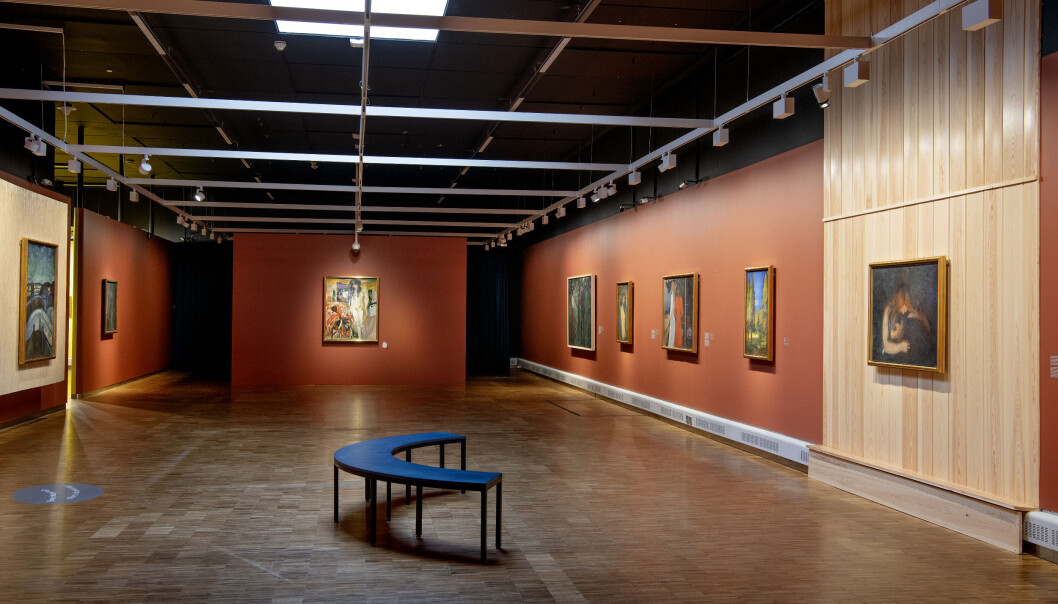 I 2019 åpnet det som skulle være siste utstilling i det gamle Munch-museet. Etter det har det som kjent vært en pandemi, og stengte museer. Nå har Munch-museet igjen åpnet dørene, før flyttingen til Bjørvika. I 2019 åpnet det som skulle være siste utstilling i det gamle Munch-museet. Etter det har det som kjent vært en pandemi, og stengte museer. Nå har Munch-museet igjen åpnet dørene, før flyttingen til Bjørvika.