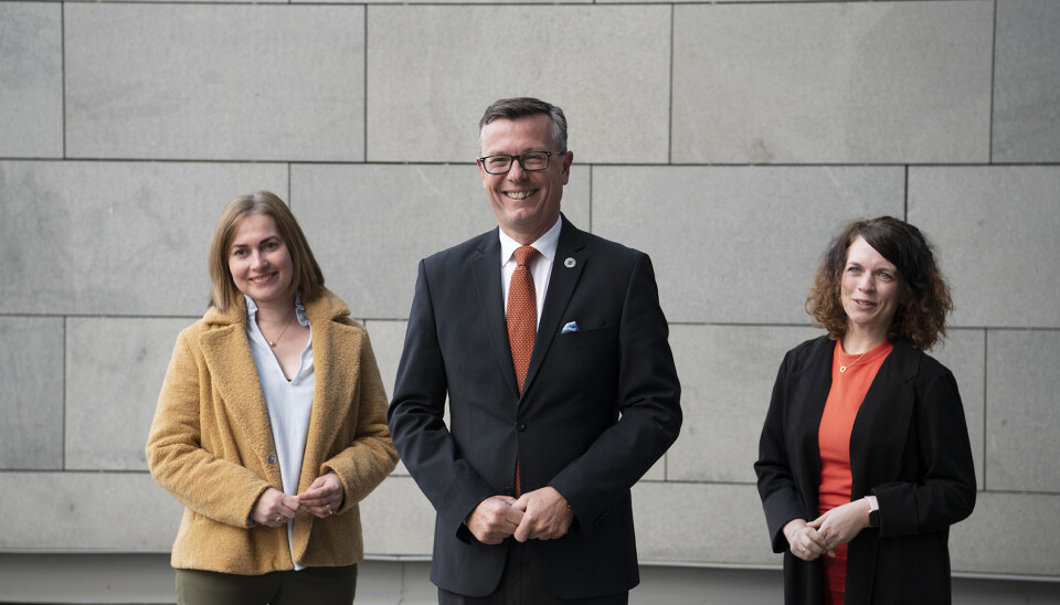 Innleggsforfatterne etterlyser en diskusjon om hvordan og hvor UiTs strategier utvikles, og mener ledelsen (fotografert f.v Camilla Brekke/prorektor forskning og utvikling, Dag Rune Olsen/rektor og Kathrine Tveiterås/prorektor utdanning) bør invitere til dette. Innleggsforfatterne etterlyser en diskusjon om hvordan og hvor UiTs strategier utvikles, og mener ledelsen (fotografert f.v Camilla Brekke/prorektor forskning og utvikling, Dag Rune Olsen/rektor og Kathrine Tveiterås/prorektor utdanning) bør invitere til dette.