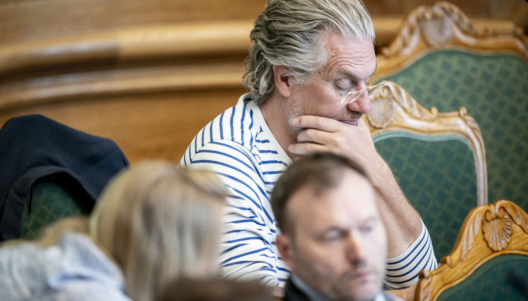 Som i Danmark, ser vi tendenser i Norge til å marginalisere fagfelt som kritiserer makthavere og tunge politiske mål, skriver innleggforfatterne. På bildet er Henrik Dahl (LA) under møte i Folketingssalen,1. juni 2021, hvor han hevdet at identitetspolitikk og antivitenskap er et problem ved danske universiteter. (Foto: Mads Claus Rasmussen/Ritzau Scanpix) Som i Danmark, ser vi tendenser i Norge til å marginalisere fagfelt som kritiserer makthavere og tunge politiske mål, skriver innleggforfatterne. På bildet er Henrik Dahl (LA) under møte i Folketingssalen,1. juni 2021, hvor han hevdet at identitetspolitikk og antivitenskap er et problem ved danske universiteter. (Foto: Mads Claus Rasmussen/Ritzau Scanpix)
