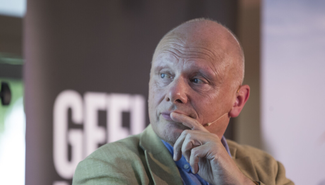 Jussprofessor ved Universitetet i Bergen, Johan Giertsen, mener man ikke kan stille samme krav til bachelorstudenter som vitenskapelig ansatte. Jussprofessor ved Universitetet i Bergen, Johan Giertsen, mener man ikke kan stille samme krav til bachelorstudenter som vitenskapelig ansatte.