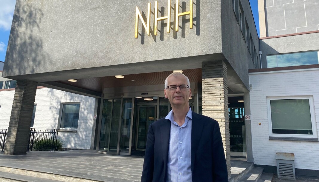 NHH-rektor Øystein Thøgersen får tre nye prorektorer fra 1. august, i tillegg til ny direktør og ny styreleder. NHH-rektor Øystein Thøgersen får tre nye prorektorer fra 1. august, i tillegg til ny direktør og ny styreleder.