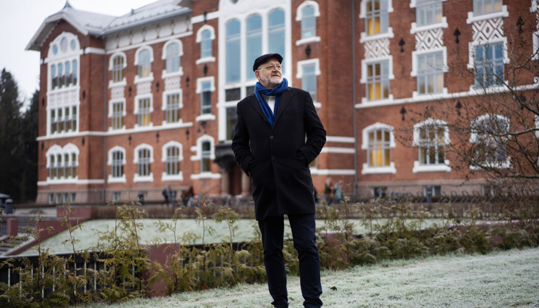 Sjur Baardsen utenfor Urbygingen på Norges miljø- og biovitenskapelige unviersitet. Sjur Baardsen utenfor Urbygingen på Norges miljø- og biovitenskapelige unviersitet.