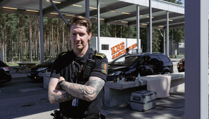Sondre Estensen er tollinspektør ved Kongsvinger tollsted. Her på Magnormoen ved Svenskegrensa. Sondre Estensen er tollinspektør ved Kongsvinger tollsted. Her på Magnormoen ved Svenskegrensa.