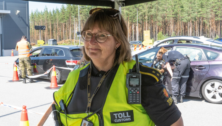 Nina Mellum er førstetollinspektør ved Kongsvinger tollsted. Her på Magnormoen kontrollstasjon. Nina Mellum er førstetollinspektør ved Kongsvinger tollsted. Her på Magnormoen kontrollstasjon.