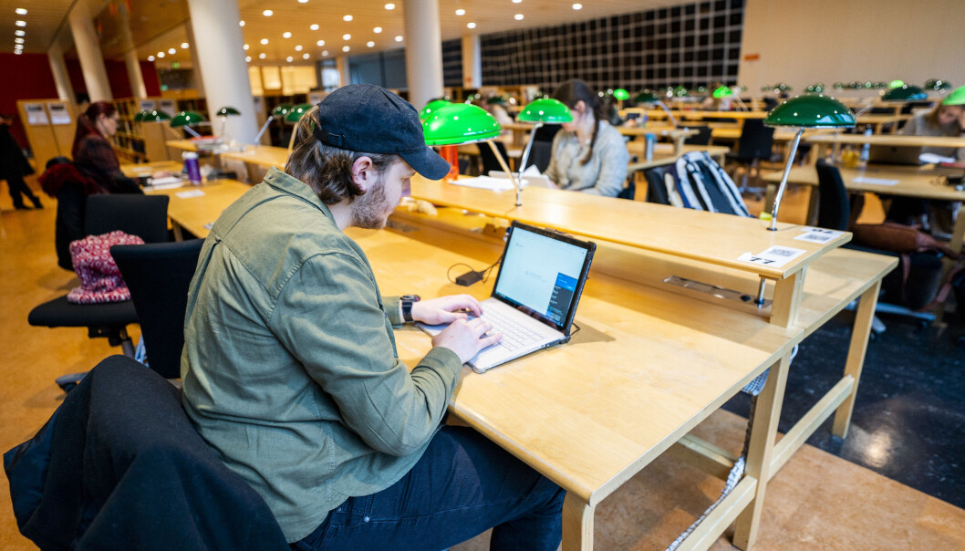 Kombinasjonen med jobb og studier innebærer for mange studenter en 130 prosent stilling og går på bekostning av faglig og sosial deltakelse, skriver doktorgradsstipendiat Sofie Lekve. Kombinasjonen med jobb og studier innebærer for mange studenter en 130 prosent stilling og går på bekostning av faglig og sosial deltakelse, skriver doktorgradsstipendiat Sofie Lekve.