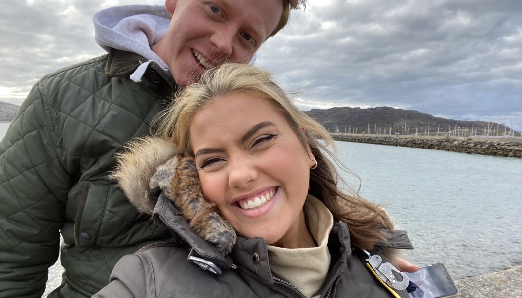 Høyrepolitikerne Edward Glorud Sveen og Isabella Emilie Pigini Storli mener det blir feil at hver enkelt utdanningsinstitusjon skal vurdere retten til permisjon, men ønsker det skal bli en lovfestet rett for studenter. Høyrepolitikerne Edward Glorud Sveen og Isabella Emilie Pigini Storli mener det blir feil at hver enkelt utdanningsinstitusjon skal vurdere retten til permisjon, men ønsker det skal bli en lovfestet rett for studenter.