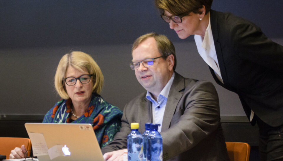 Nylig avtroppet rektor ved UiT Norges arktiske universitet Anne Husebekk (t.v) og hennes prorektorer Kenneth Ruud og Wenche Jakobsen, takker for seg og ønsker Dag Rune Olsens rektorteam velkommen og lykke til Nylig avtroppet rektor ved UiT Norges arktiske universitet Anne Husebekk (t.v) og hennes prorektorer Kenneth Ruud og Wenche Jakobsen, takker for seg og ønsker Dag Rune Olsens rektorteam velkommen og lykke til