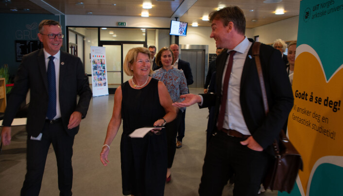 Nåværende rektor Dag Rune Olsen, tidligere rektor Anne Husebekk og Henrik Asheim hadde en fin tone seg imellom. Nåværende rektor Dag Rune Olsen, tidligere rektor Anne Husebekk og Henrik Asheim hadde en fin tone seg imellom.