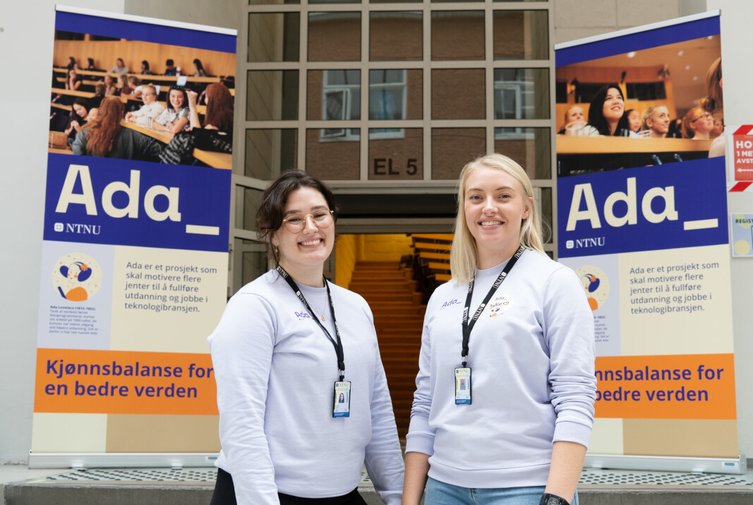 – Dette er et resultat av målrettet arbeid over mange år, sier Anastasia Lindbäck (t.v), prosjektkoordinator i Ada og kybernetikkstudent. Prosjektkoordinator Julie Tvergrov. – Dette er et resultat av målrettet arbeid over mange år, sier Anastasia Lindbäck (t.v), prosjektkoordinator i Ada og kybernetikkstudent. Prosjektkoordinator Julie Tvergrov.