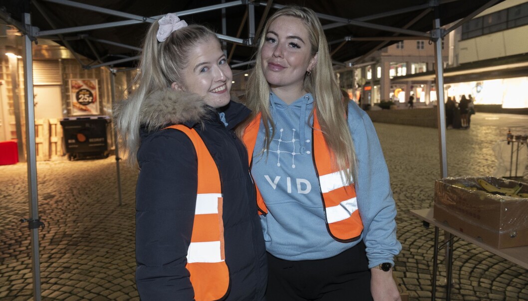 Michelle Kasen og Helene Austnes representerer VID vitskapelege høgskule. I Bergen deler utdanningsinstitusjonane på faddervaktansvaret. Michelle Kasen og Helene Austnes representerer VID vitskapelege høgskule. I Bergen deler utdanningsinstitusjonane på faddervaktansvaret.
