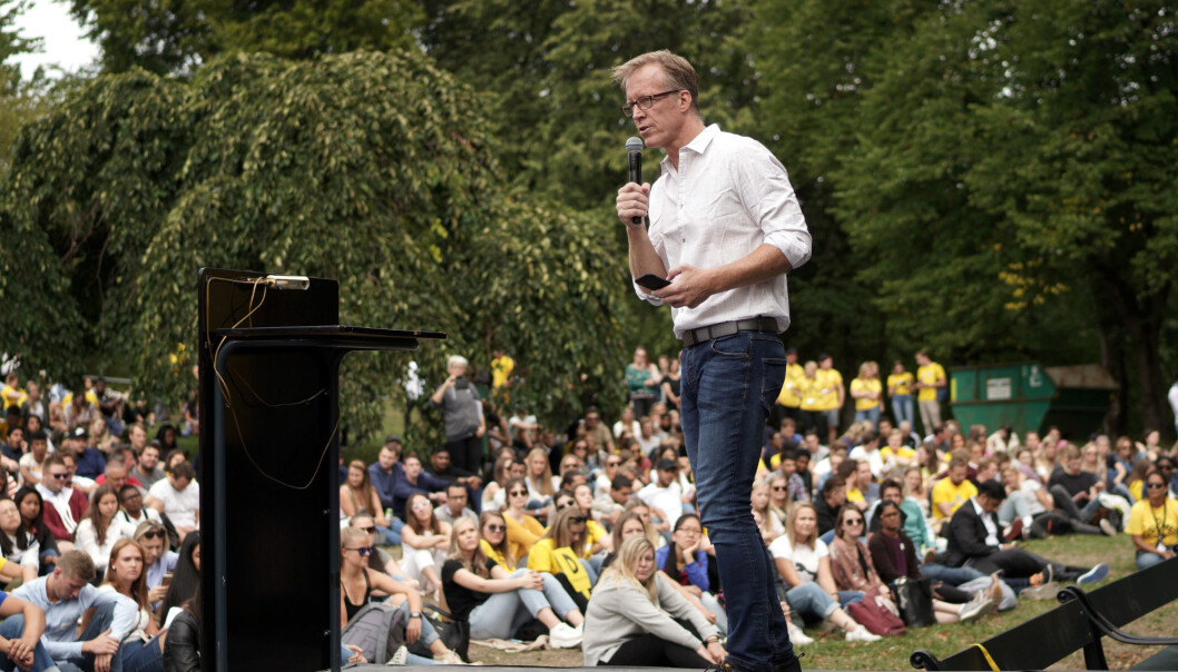 — Vi må skåne studentene sa representanten fra FHI, men studentene våre ber om å bli skånet for smitte og virus, og om omlegging til digitale tilbud. FHI står langt unna den situasjonen vi er i, sier rektor ved NMBU Curt Rice. Han er rådvill etter mandagens møte med statsråden rundt eksamen og smittetiltak. — Vi må skåne studentene sa representanten fra FHI, men studentene våre ber om å bli skånet for smitte og virus, og om omlegging til digitale tilbud. FHI står langt unna den situasjonen vi er i, sier rektor ved NMBU Curt Rice. Han er rådvill etter mandagens møte med statsråden rundt eksamen og smittetiltak.