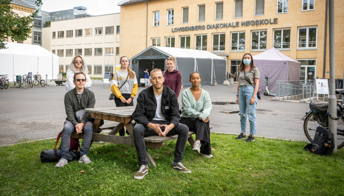 Studenter ved Lovisenberg diakonale høgskole (fra venstre): Solveig Synnes, David Vincent Stoltenberg, Andrea Kvalsund Sagmo, Simon Arnold Halvorsen, Tale Elida Njå, Amalie Birgitte Øksendal og Silje Skjærli. Studenter ved Lovisenberg diakonale høgskole (fra venstre): Solveig Synnes, David Vincent Stoltenberg, Andrea Kvalsund Sagmo, Simon Arnold Halvorsen, Tale Elida Njå, Amalie Birgitte Øksendal og Silje Skjærli.